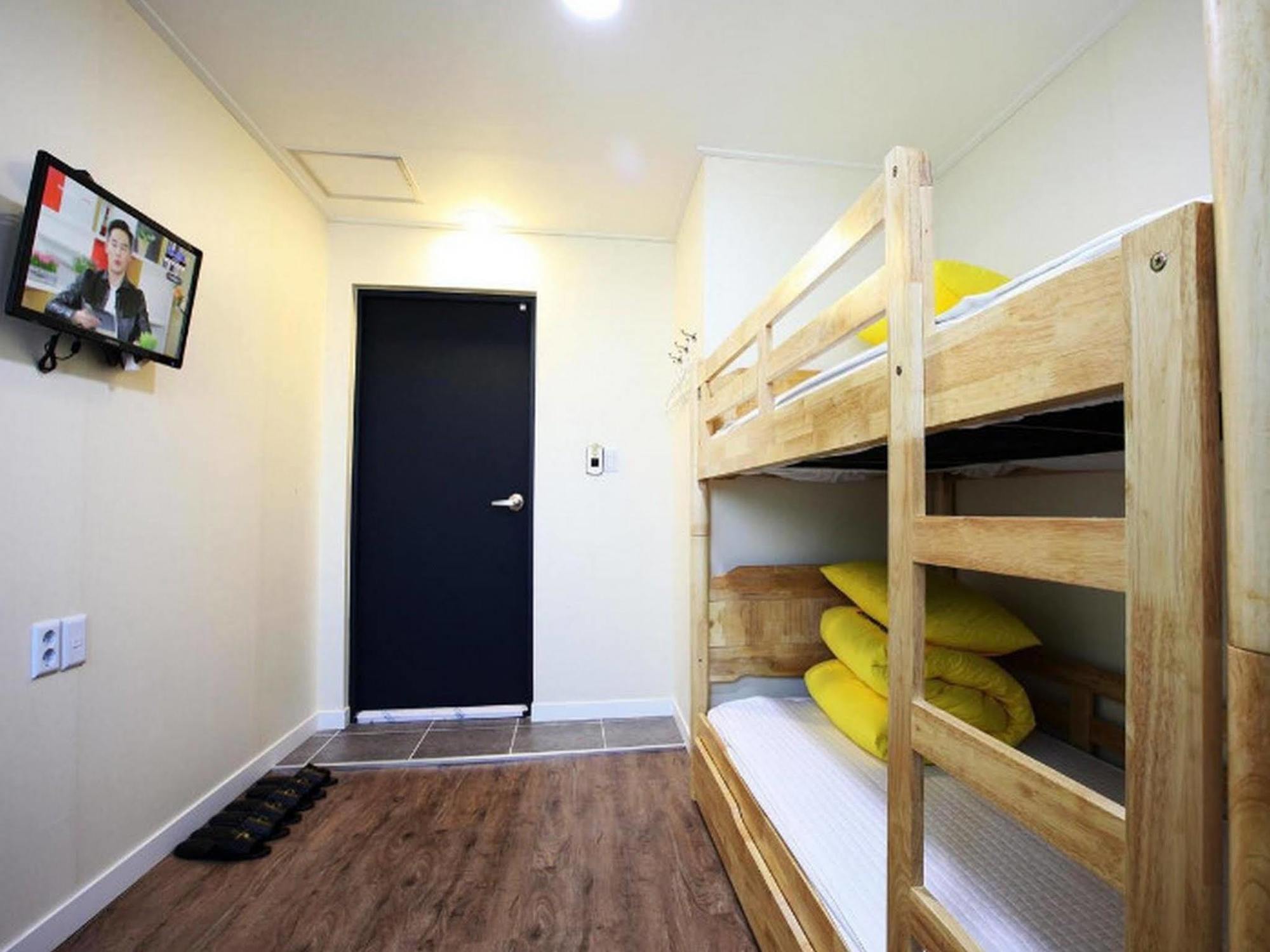 24 Guesthouse Myeongdong Avenue Seúl Exterior foto