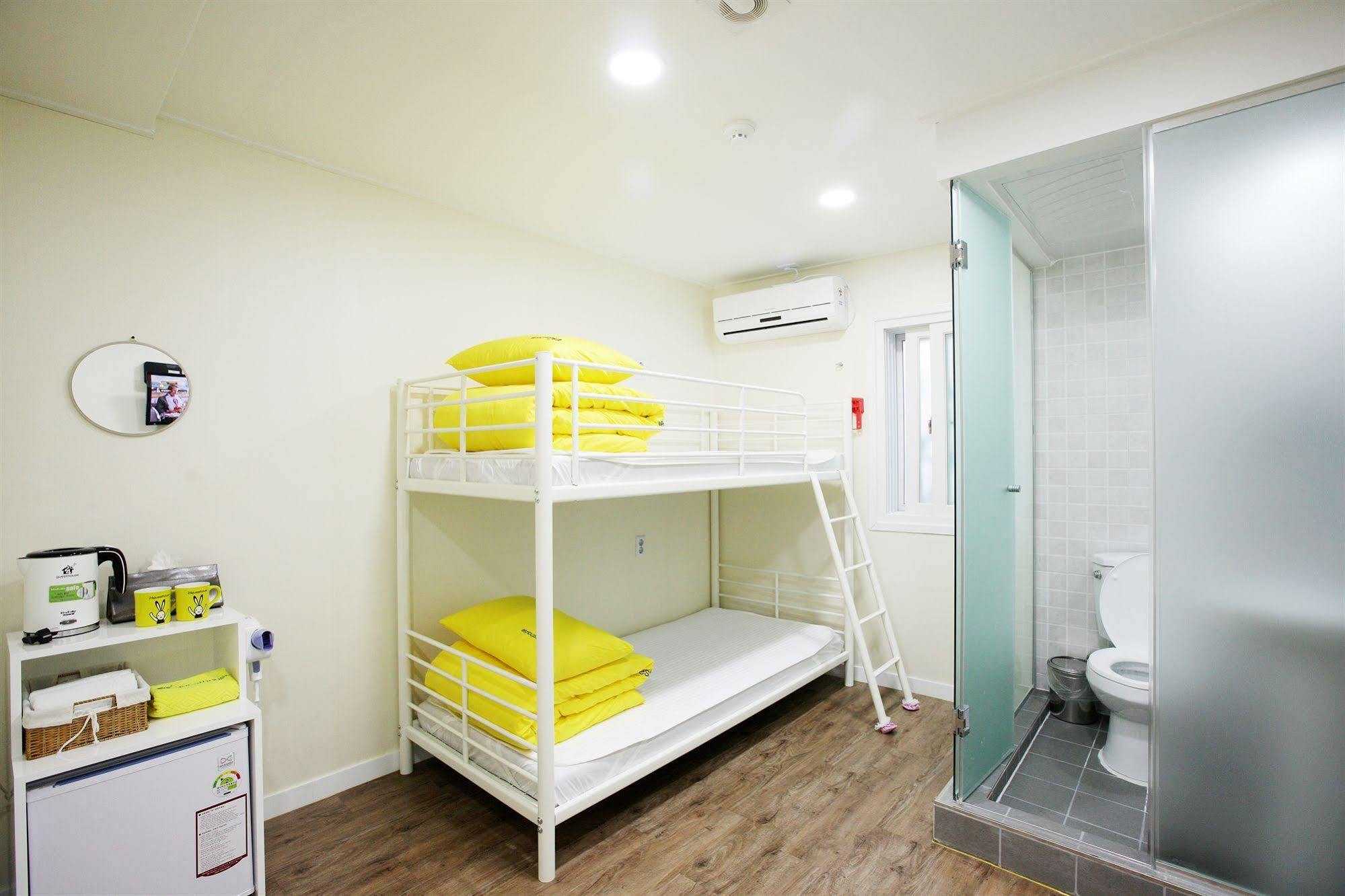 24 Guesthouse Myeongdong Avenue Seúl Exterior foto